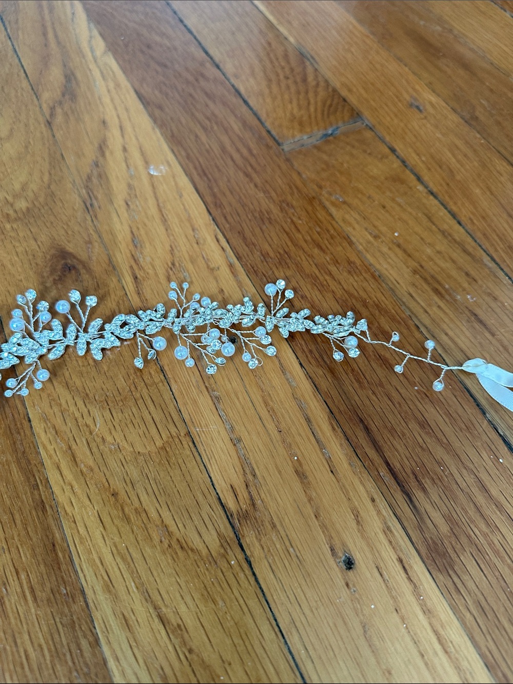 Bridal Accessory - Picture 4 of 7
